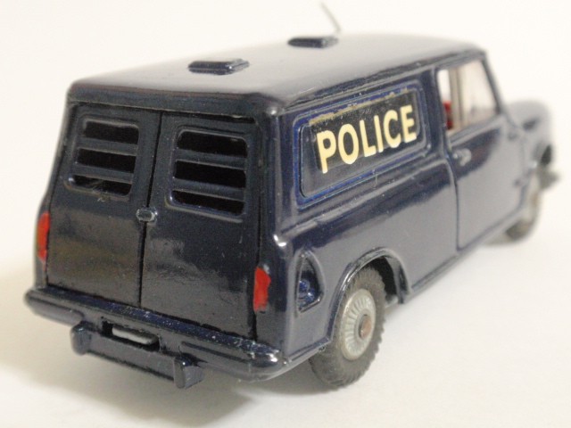 コーギー No.448 B.M.Cオースティンミニポリスバン　フィギュア2体（警察犬とハンドラー）付　（B.M.C.Austin Mini Police　Van with Police dog and Dog Handler）