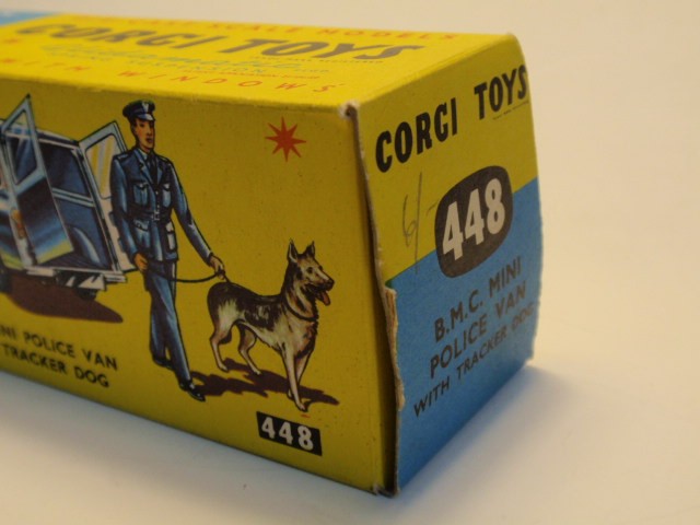 コーギー No.448 B.M.Cオースティンミニポリスバン　フィギュア（警察犬とハンドラー）付