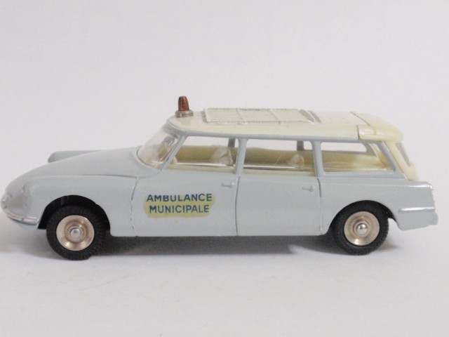 フランス・ディンキー　No.556　シトロエン　ID19 救急車（French Dinky No.556 Citroen ID19 Ambulance）