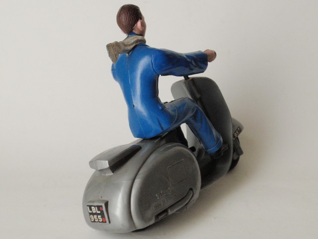 トライ・アング　ミニック／べスパスクーター・フィギュア付（TRI-ANG MINIC Vespa Scooter with Figure）