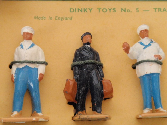ディンキー　No.5　汽車＆ホテル・スタッフ（DINKY No.5 Train and Hotel Staff)