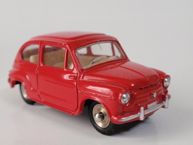 フランス・ディンキー　No.520　フィアット　600D（French Dinky No.520 Fiat 600D）