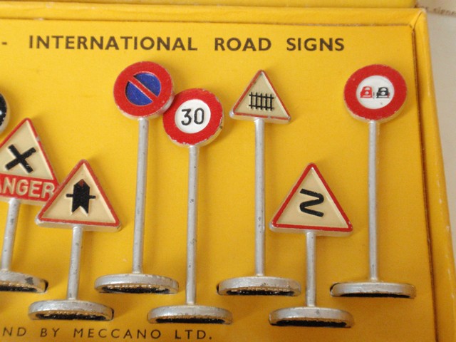 ディンキー　No.771 国際道路標識セット（DINKY TOYS No.771 International Road Signs）